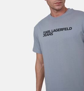 تيشيرت بياقة دائرية وقصة عادية وشعار صدر