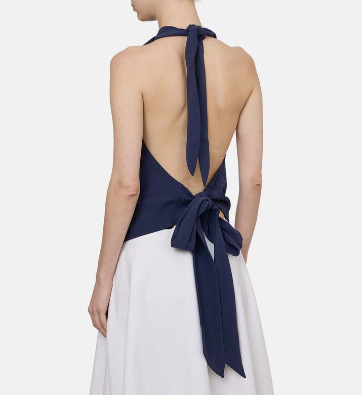 بلوزة بلا أكمام بياقة ملتفة حول العنق منسدلة