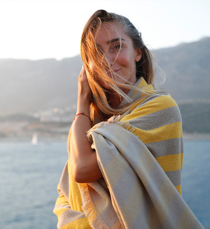 منشفة شاطئ ماريس أمبر مخططة