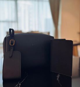 Tohfa Luxe Voyage Premium Leather Gift Set, Black, Packshot View