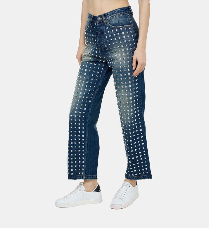 بنطال جينز بقصة مستقيمة مرصع