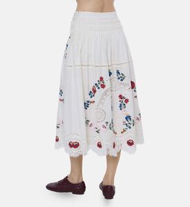 تنورة مطرزة بأزهار ومزينة بطيات