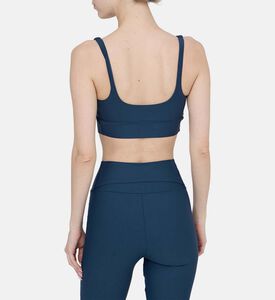 بلوزة بدون أكمام بقصة عادية