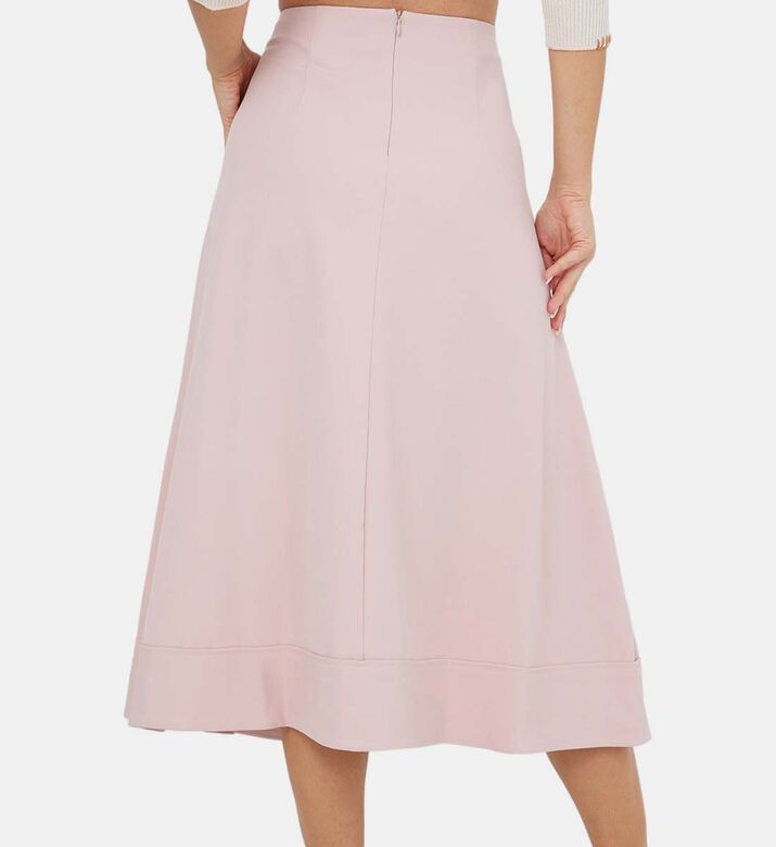 تنورة واسعة على شكل حرف A