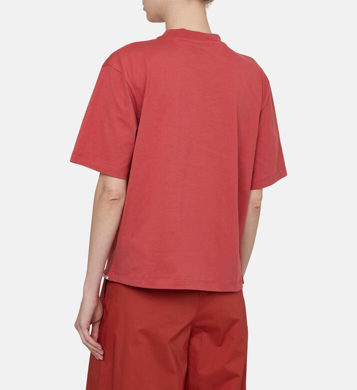 تيشيرت قصير الأكمام بتطريز شعار