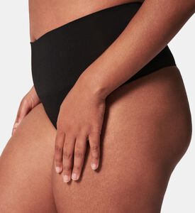 كل يوم تشكيل سراويل ثونغ