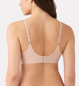 Wacoal Bra Contour, Model View