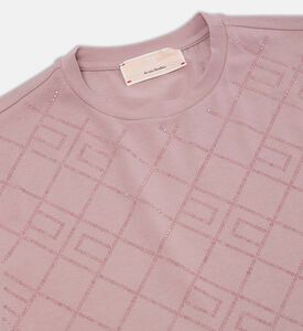 تيشيرت بقصة عادية بطبعة شعار على كامله