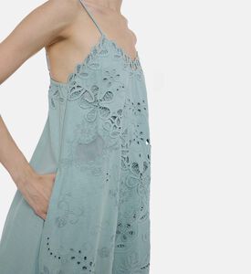 فستان واسع بدون أكمام وياقة في بتطريز أزهار