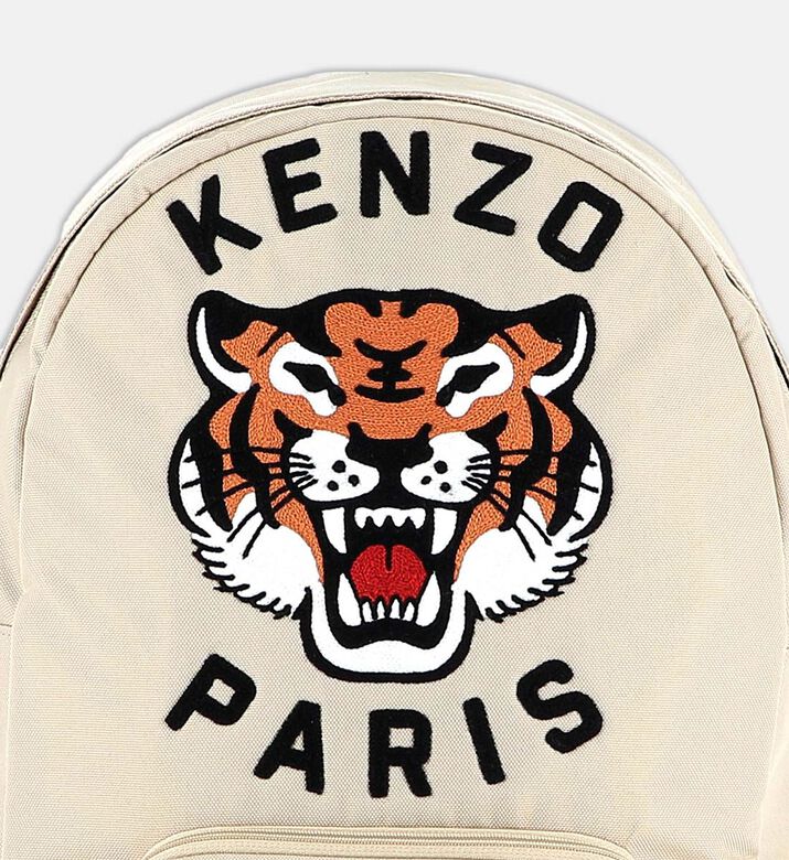 حقيبة ظهر قماشية بشعار مطرز