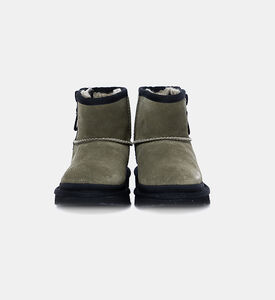 حذاء كلاسيك بشعار للأطفال الصغار