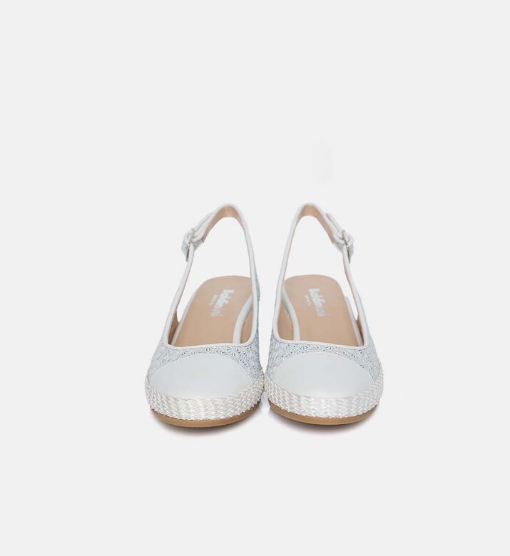 حذاء بكعب ويدج بسير خلفي مفتوح مزين بنقشة