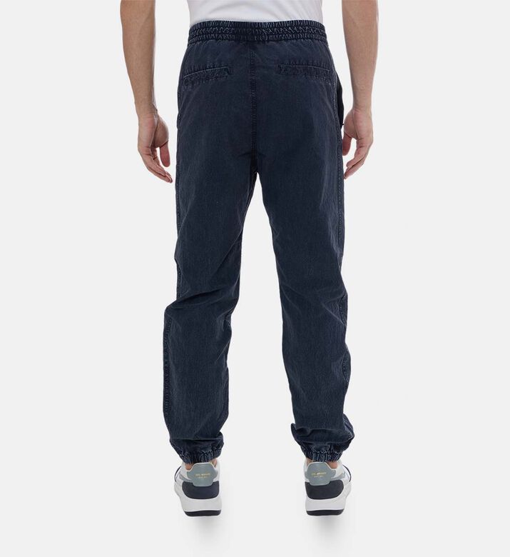 بنطال بمطاط عند الكاحل ومظهر مغسول