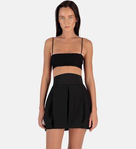 تنورة قصيرة مربعة منفوخة بطيات واسعة