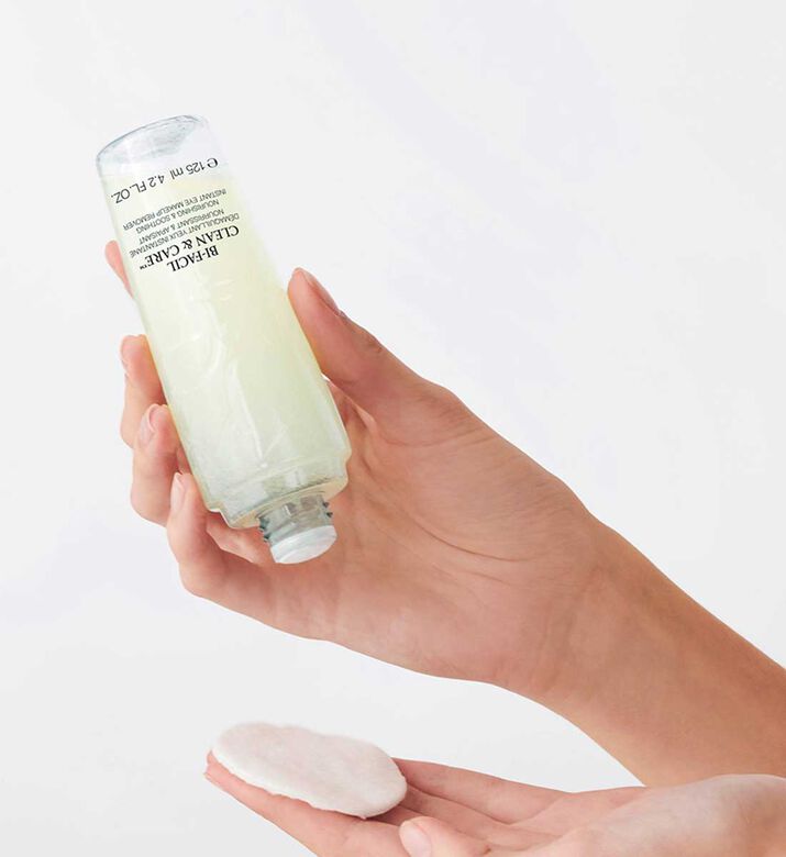 مزيل مكياج العيون من بي فاسيل كلين كير