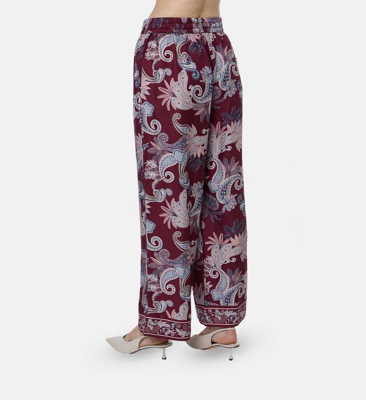 Carter and White Pant Aurora, Model View