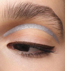 قلم كحل برادا لاينز مقاوم وانزلاقي