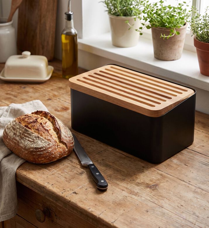 Legnoart Crispy Bread Bin Wood Board Set, Model View