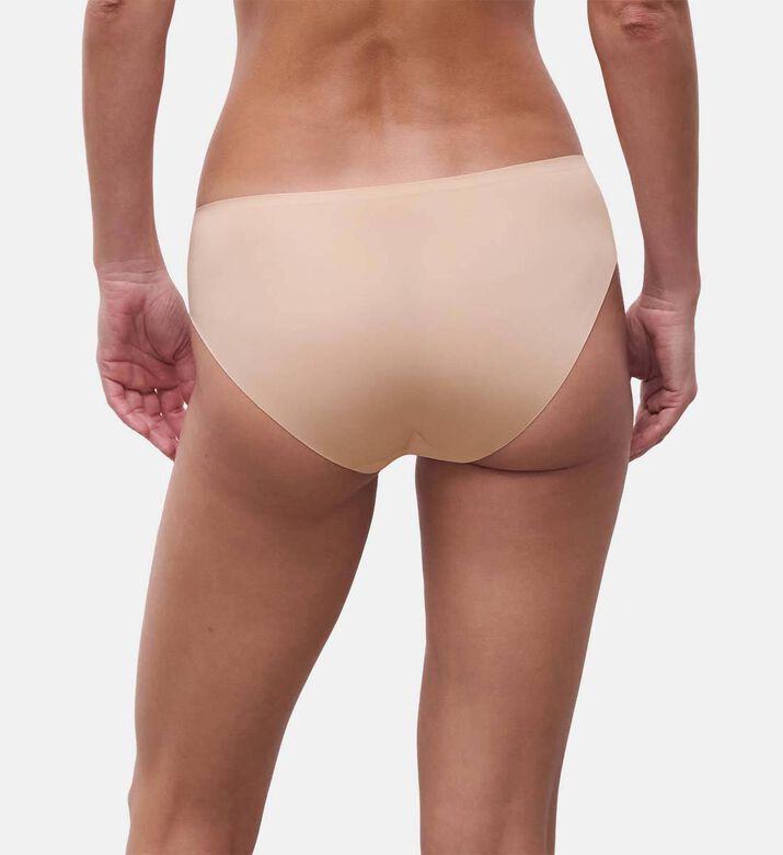 Chantelle Essential Invisible Slip Shorty, Golden-beige, L, Model View
