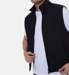 سترة بدون أكمام وياقة عالية