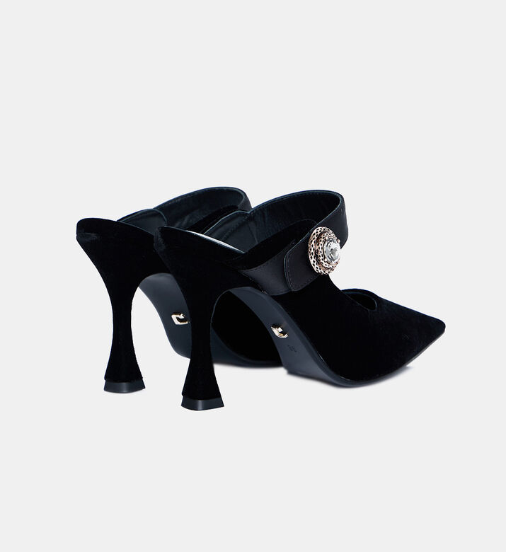 حذاء بكعب عالٍ مفتوح من الخلف مخملي بتفاصيل أحجار