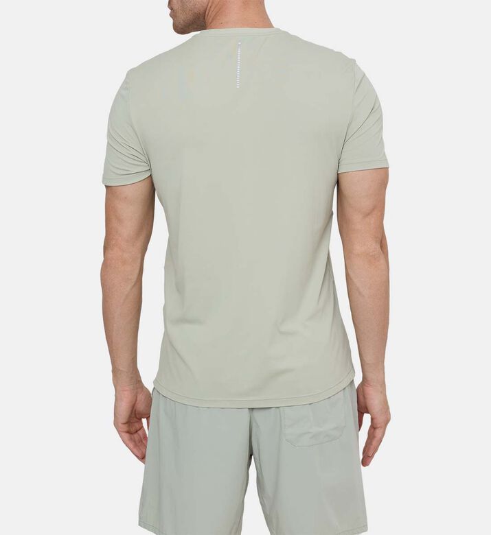 تيشيرت بأكمام قصيرة بقماش بيو ستريتش