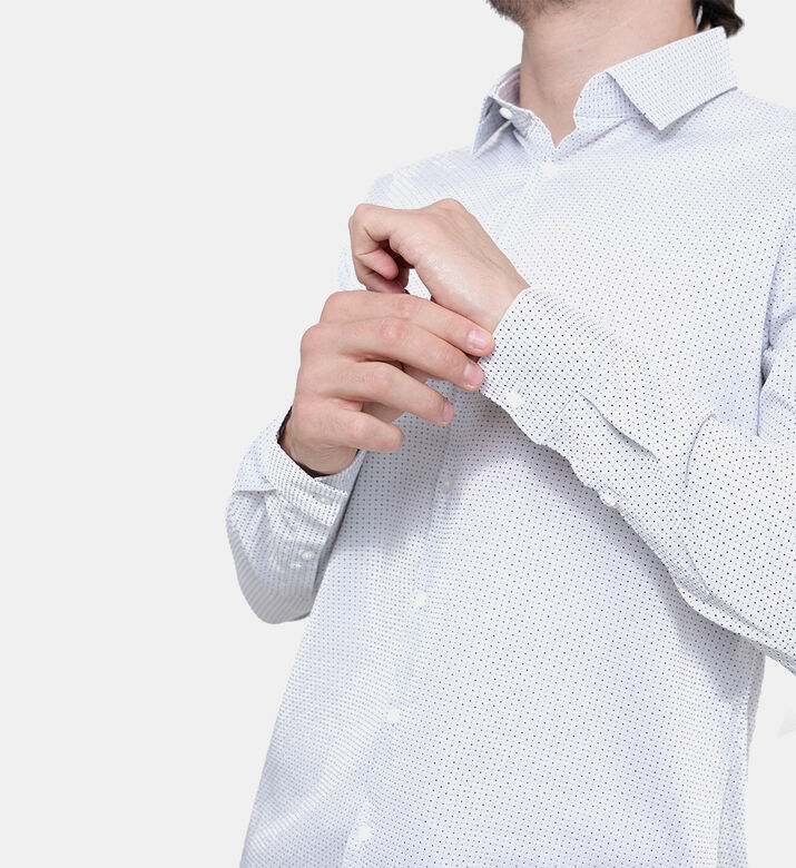 قميص بياقة بقصة ضيقة بنقشة أحرف الماركة