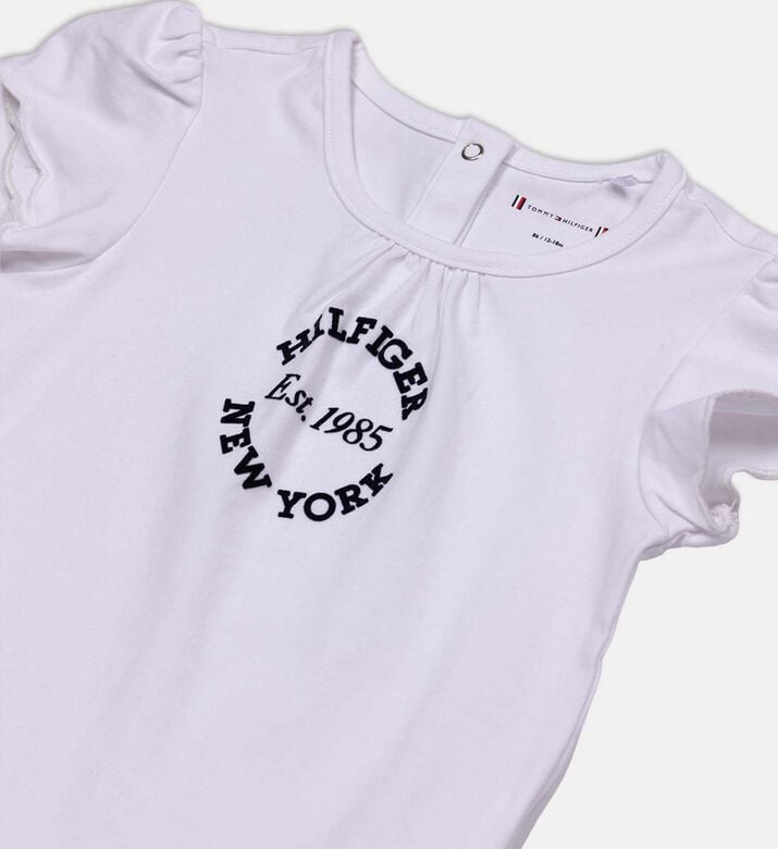 تيشيرت بياقة دائرية بإغلاق كبس تيشيرت بياقة دائرية بإغلاق كبس