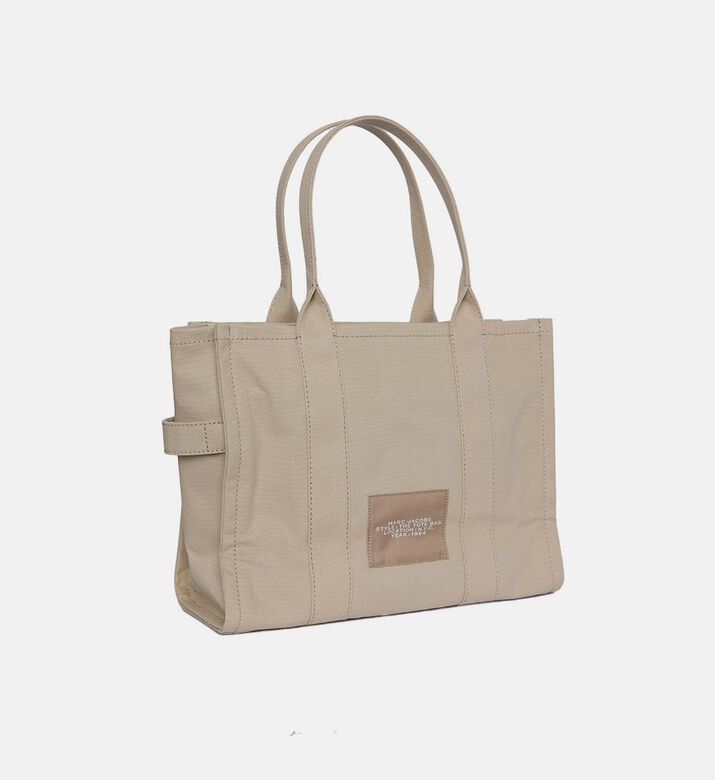 حقيبة يد كبيرة ملونة