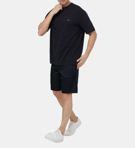 تيشيرت بأكمام قصيرة ولوغو