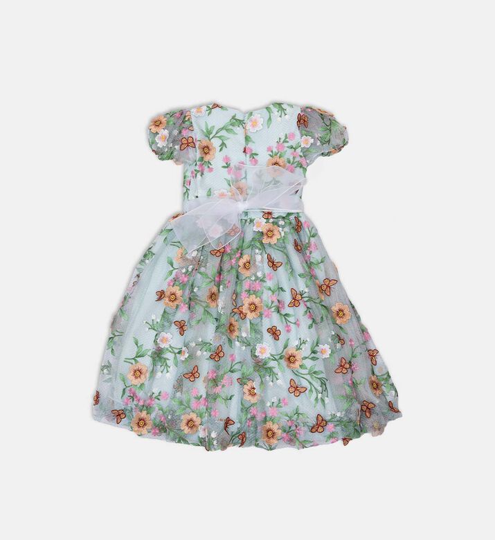 فستان مطرز بأزهار وفراشات