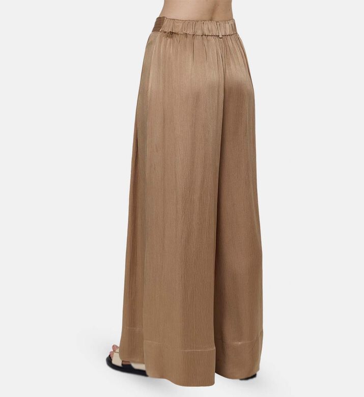 بنطال واسع بطياتأ