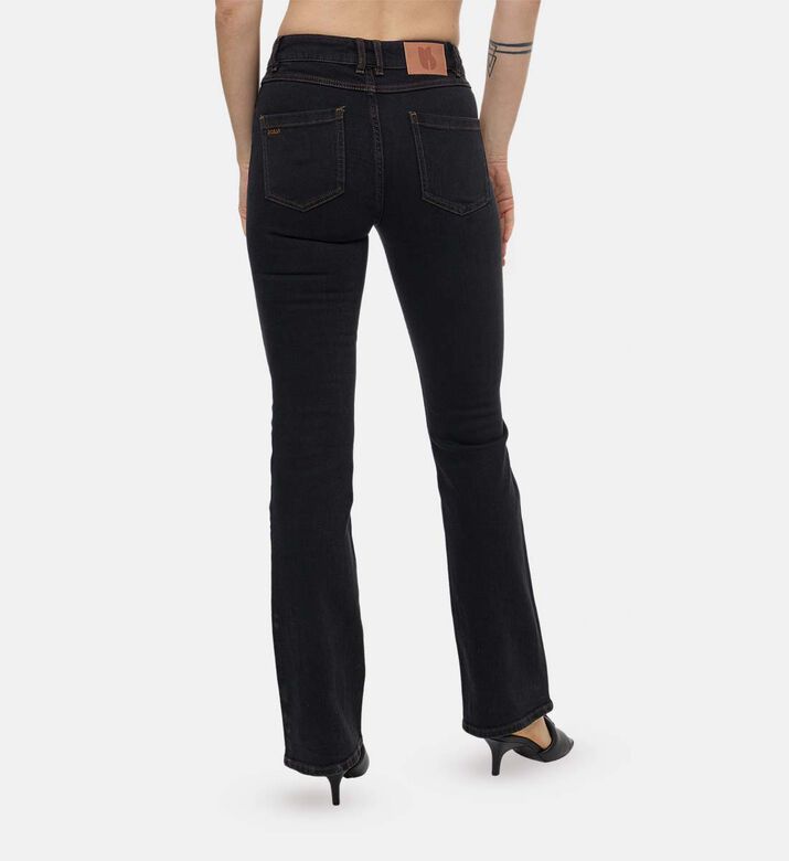 بنطال جينز واسع بخصر عالٍ وجيوب أمامية خارجية