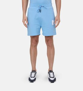 شورت قصير بجيوب جانبية مفتوحة وقصة عادية