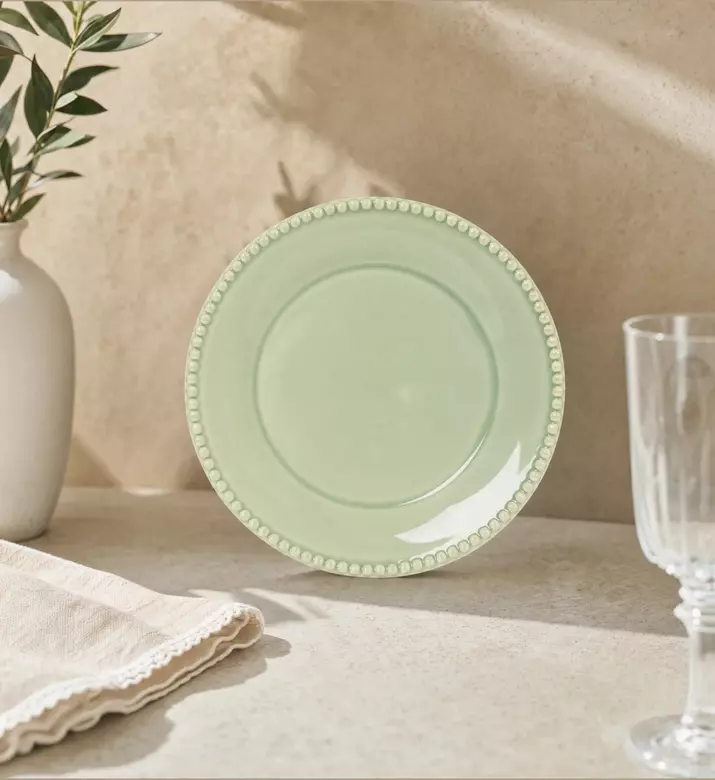 Easy Life Porcelain Painted Design Dinner Plate, Green, Model View