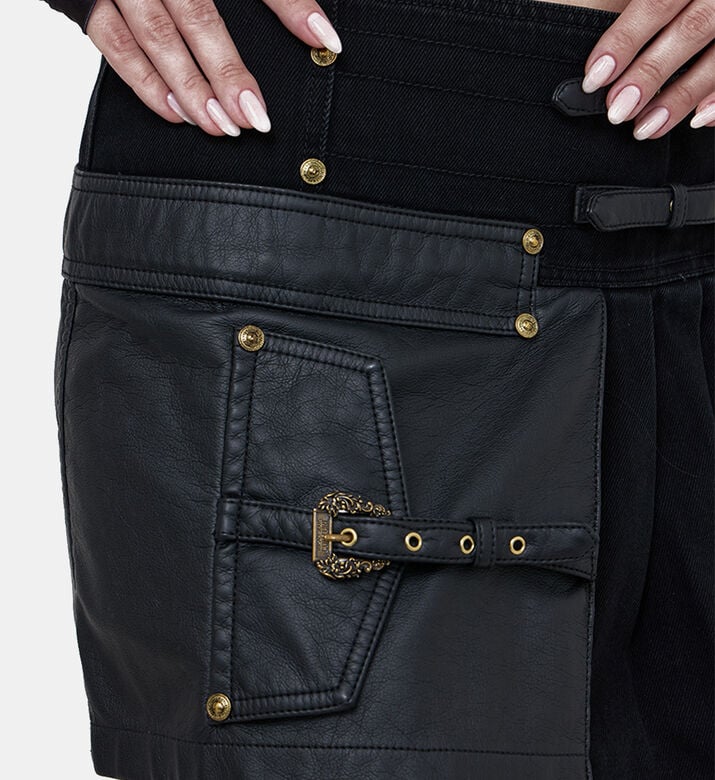 تنورة قصيرة بحزام مزدوج تنورة قصيرة بحزام مزدوج