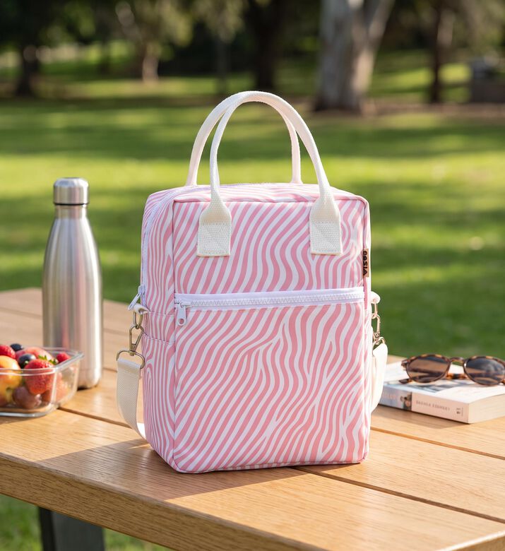 Estia Soft Ripple Insulated Lunch Bag, Model View