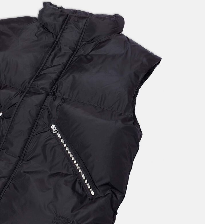 فيستة بدون أكمام بقصّة عادية فيستة بدون أكمام بقصّة عادية