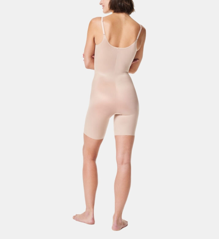 لباس داخليي غير مرئية محدد للجسم بطول لمنتصف الفخذ