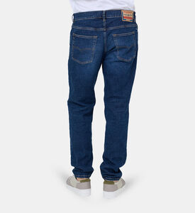 بنطال جينز بقصّة تضيق نحو الاسفل دي-فينيتيف