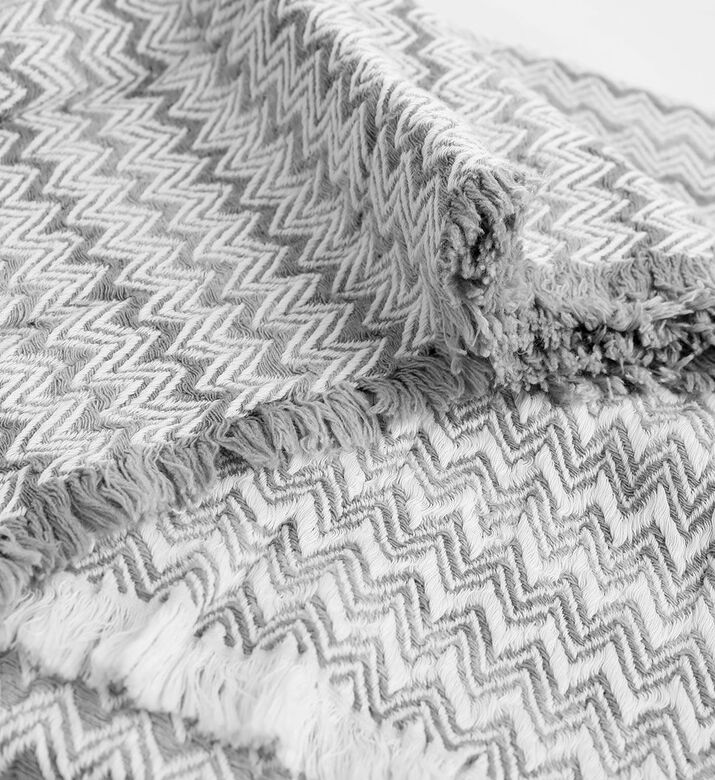 Home Deco and More Julia Herringbone Cotton Throw, Packshot View