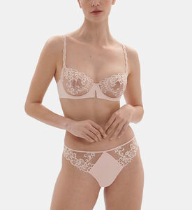 ثونغ ساغا بلون وردي خجول