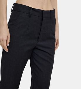 بنطال كلاسيكي بقصة عادية