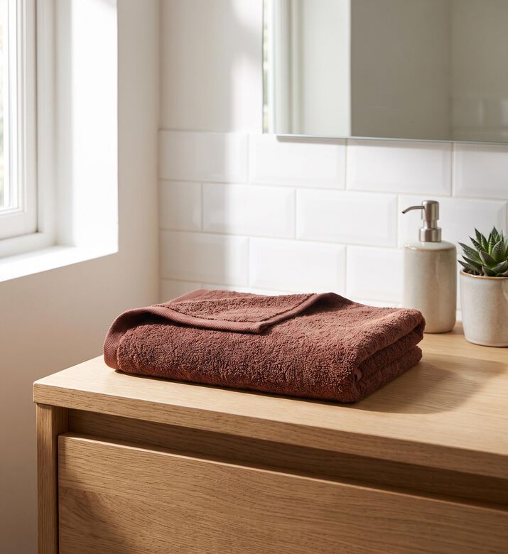 Aquanova London Linen Bath Towel, Brown, 16x22-cm, Model View