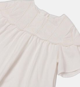 بلوزة بأكمام قصيرة مطرزة بأزهار