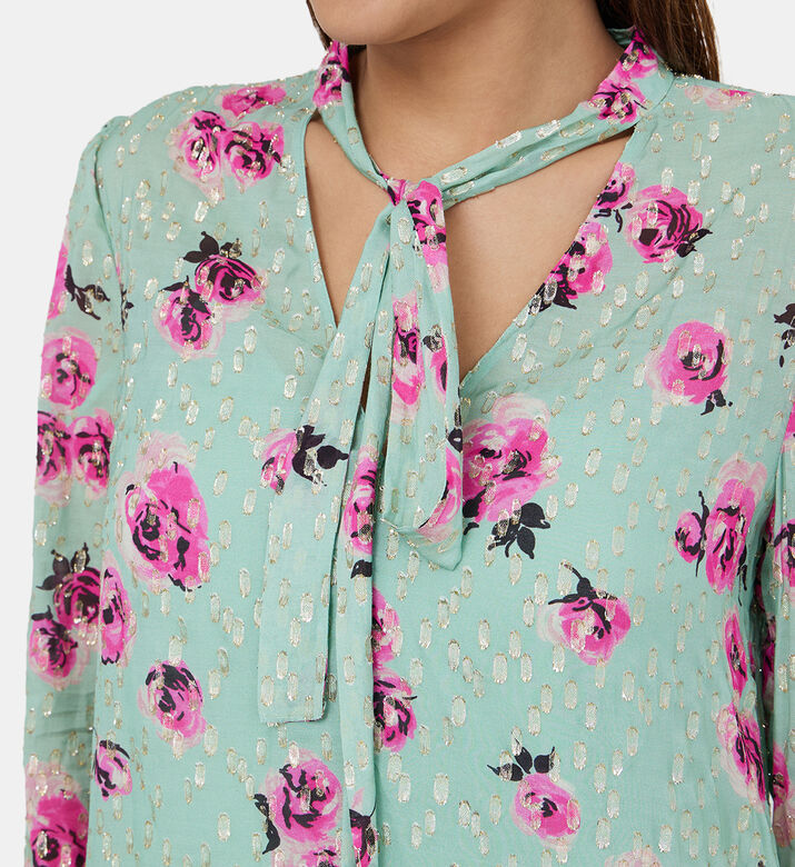 فستان بطبعة أزهار بألوان مائية