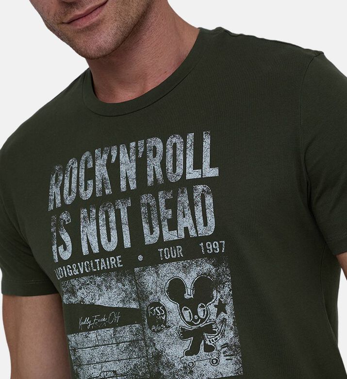 تيشيرت مستوحى من طراز قديم