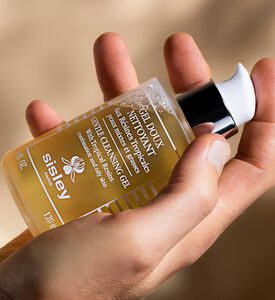 Gentle Cleansing Gel With Tropical Resins 120 Ml