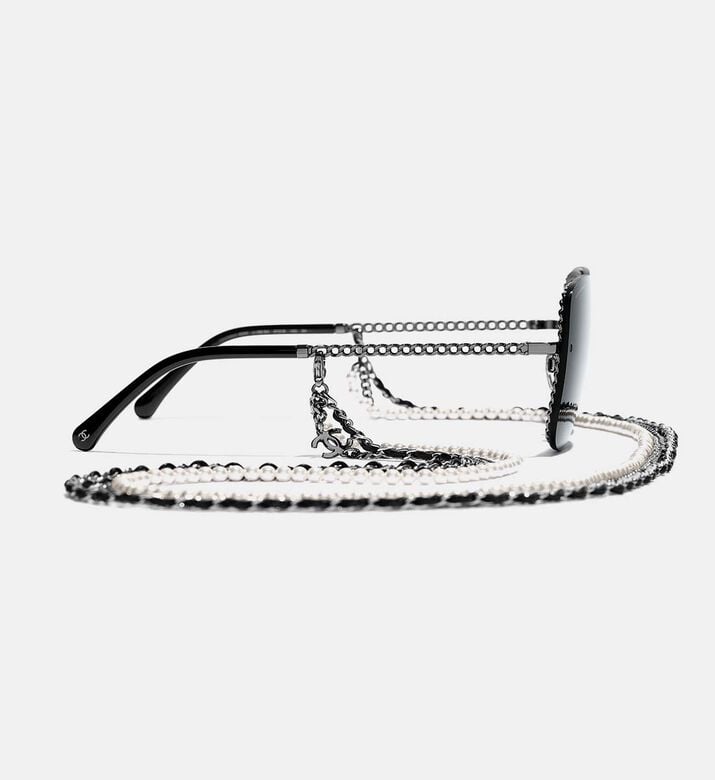 نظارات شمسية مزينة بسلسلة أسيتات نظارات شمسية مزينة بسلسلة أسيتات