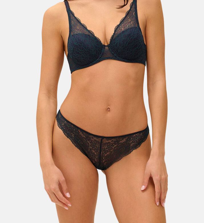 Simone Perele Brief, Model View